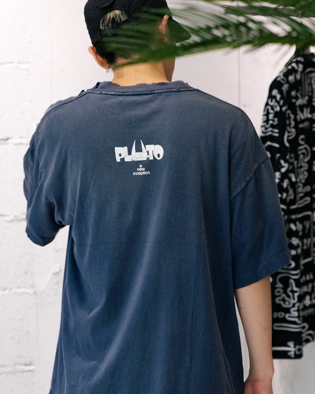 PLUTO x SAINT Mxxxxxx PLUTO SS TEE/Pluto co-branded retro tee Pluto distressed hole short sleeves Washed blue S-XL The washing and destruction process have reached the highest peak in the brand's history The real thing is quite acceptable This tee is derived from Osamu Tezuka's landmark masterpiece Customized original consistent main mark/wash mark Original consistent cylindrical OE yarn fabric